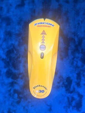 Zircon Edge Finding StudSensor e30 in Bright Yellow